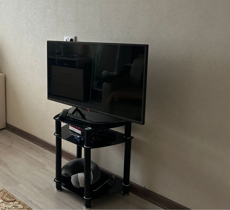 Продам столик из под телевизора