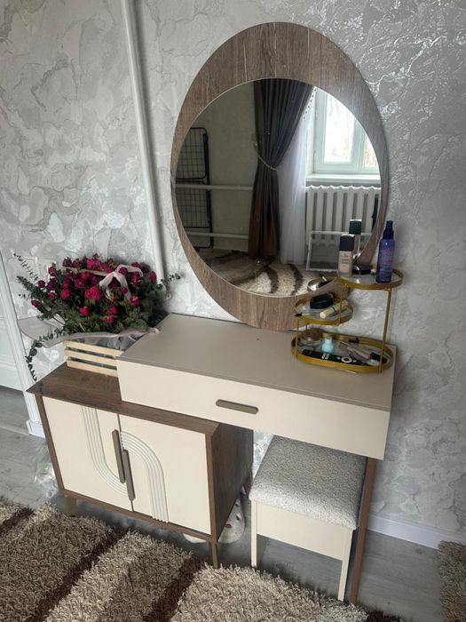 Спальныи шкаф сатылады