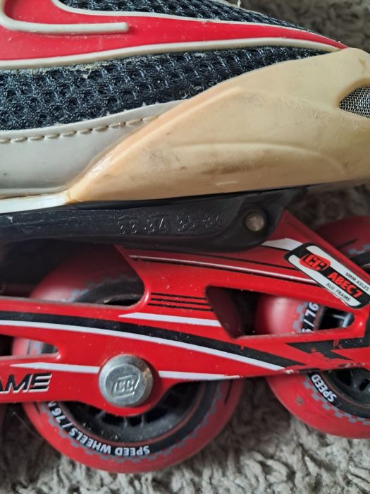 Vând role marimea 33-36