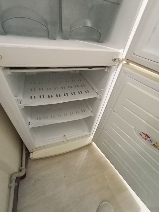 Холодильник продается