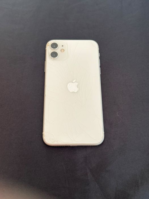 Iphone 11  акб 77% память 64
