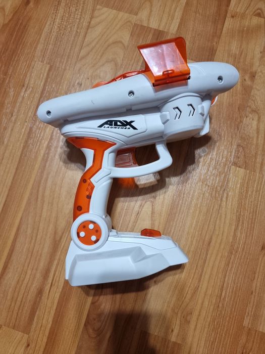 Pistol Aruncător de avioane de hartie