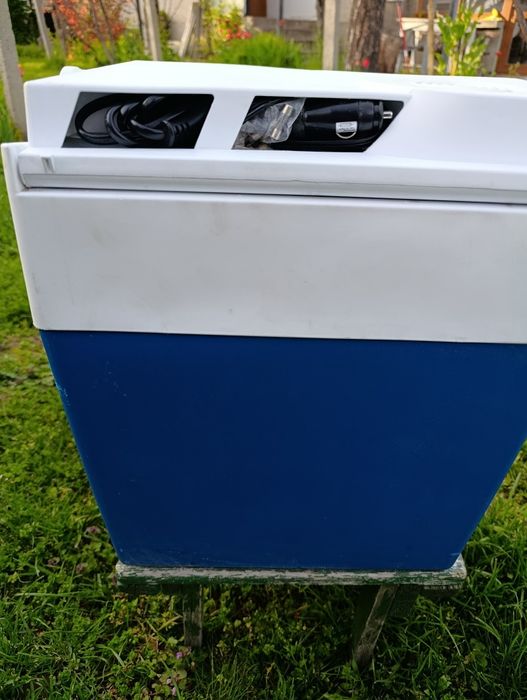 Хладилна чанта на 12 и 220 волта