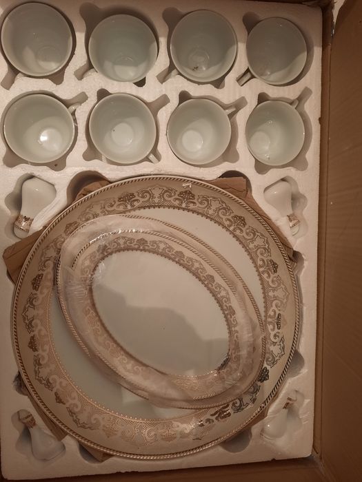 Продаю посуду новую