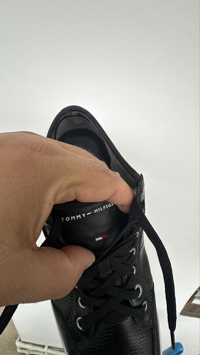 Vand pantofi Tommy Hilfiger masura 46
