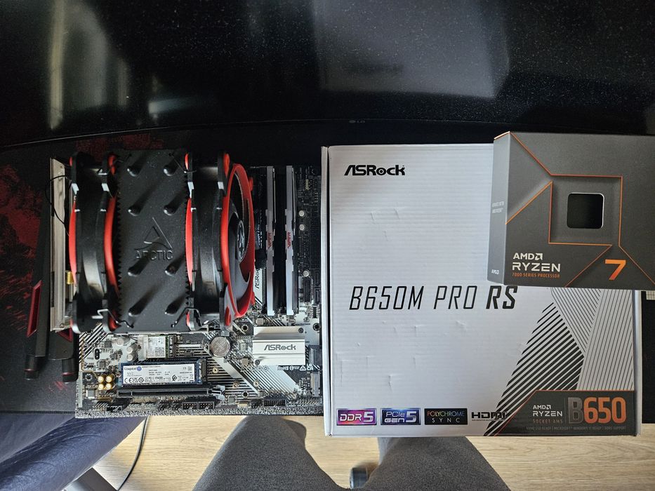 Kit AM5: Procesor Ryzen 7 7700X + Placă de bază ASRock B650M PRO RS | Garanție până  în 2028