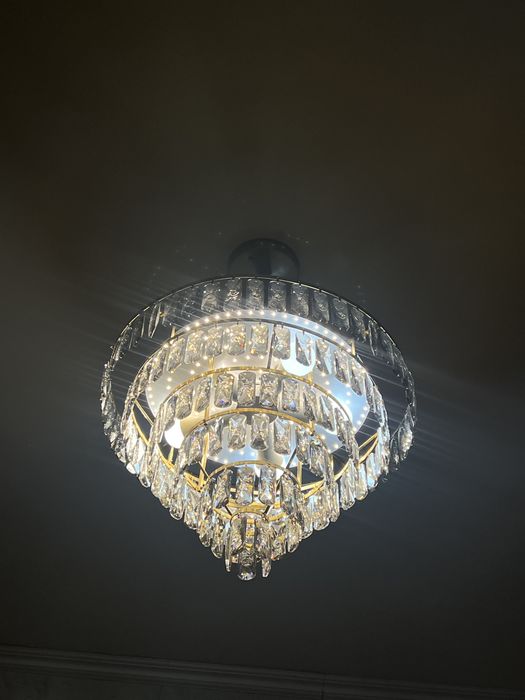 Продам люстру практически новая