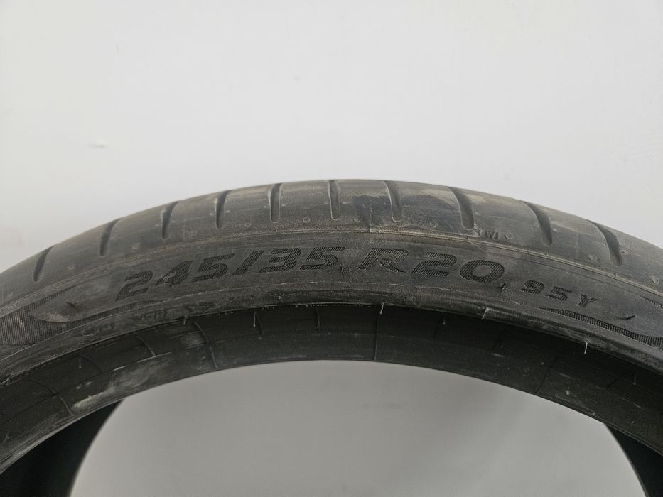 Vând anvelope Pirelli