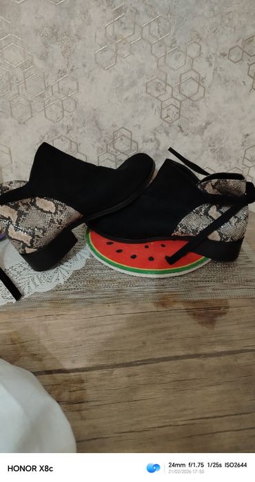 Продаю женские поло сапожки