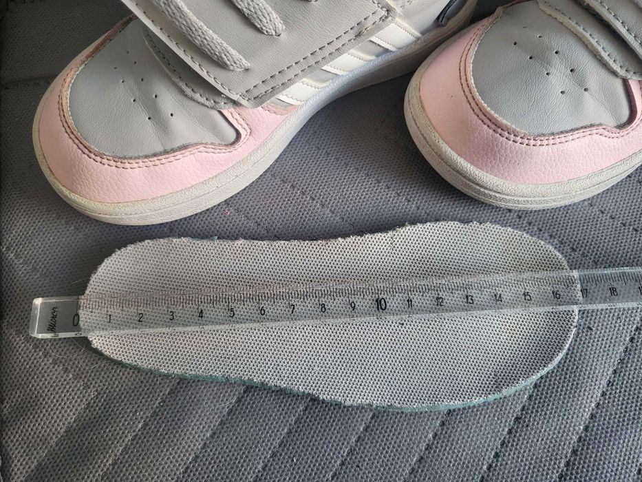 Маратонки адидас