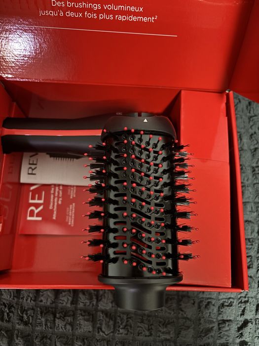 Perie Revlon pentru volum cu transport gratuit
