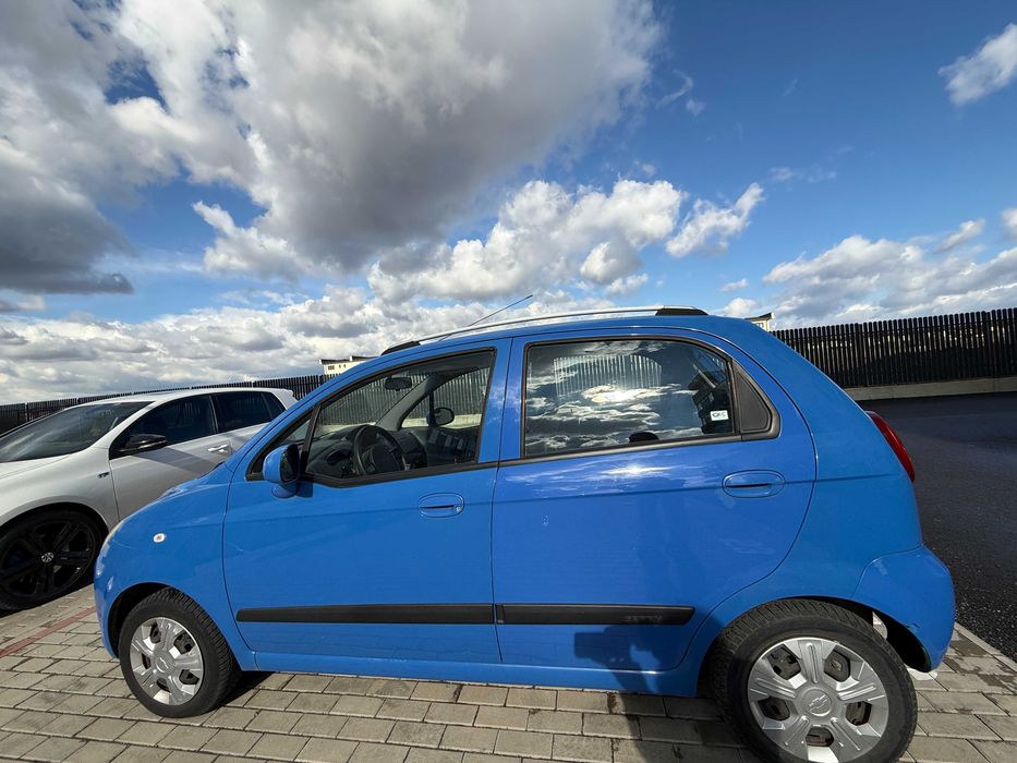 Vând Chevrolet Spark LS, an fabricație 2008, motor pe benzină de 796 cm³, cu doar 17.000 km reali!  Mașina este foarte bine întreținută, îngrijită.