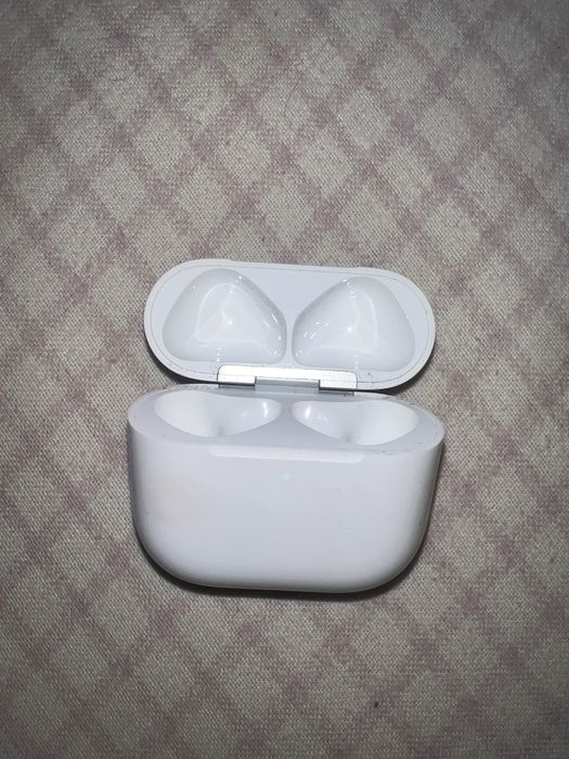 AirPods 4 зарядный кейс оригинал