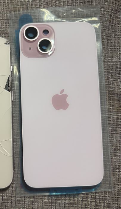 iPhone 15 Plus. задняя крышка