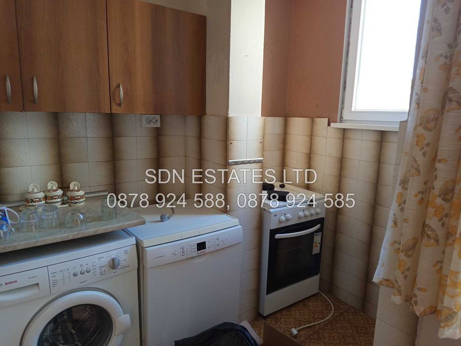 Продава четиристаен апартамент в центъра на града