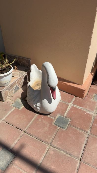 Oferta‼️Lebede  beton cu suport ghiveci