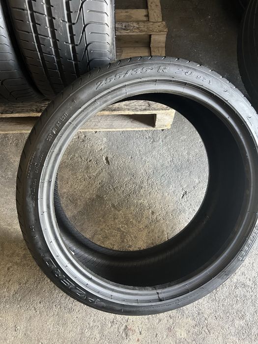 4 anvelope vara 255/35/20 Pirelli!