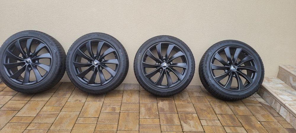 Jante 19  Tesla Model S cu cauciucuri iarna