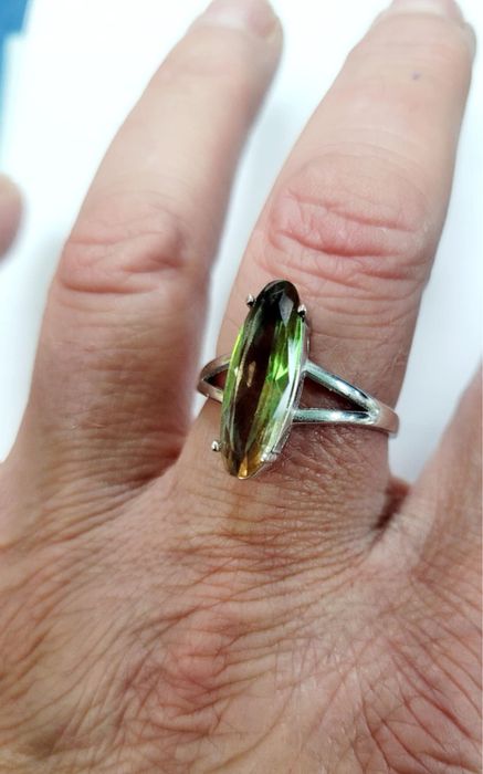 Дамски сребърен пръстен с камък султанит! Състояние ново!