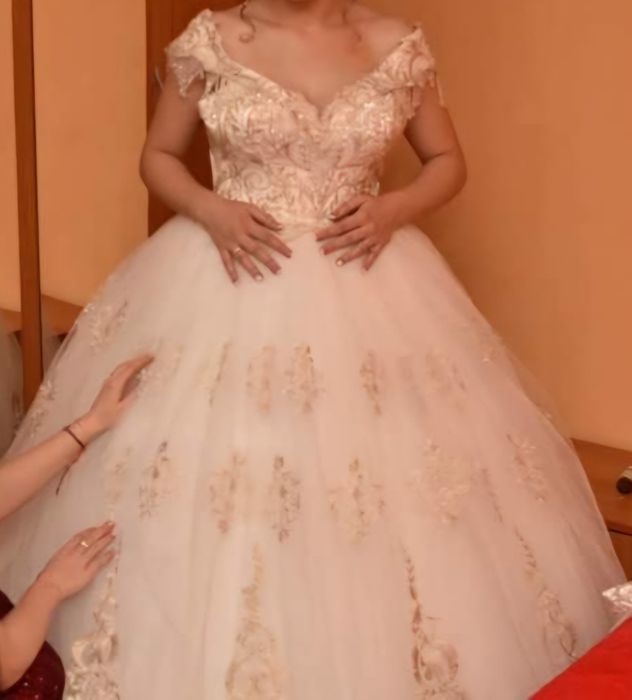 Vand rochie de mireasa