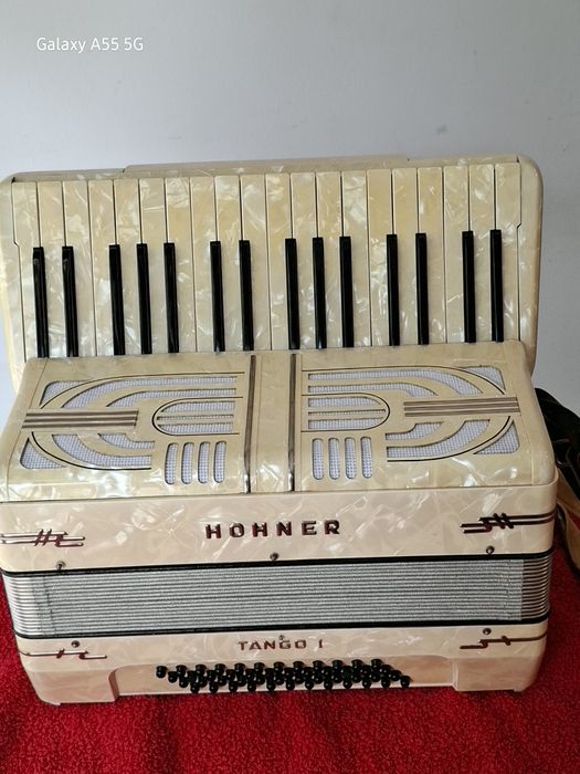 Hohner  48 basi cu un registru la palma acordat bandon