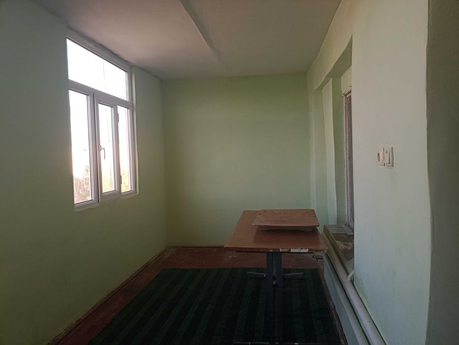 Урганч Шахри Темир йўл Вокзали ёнида квартира ижарага берилади