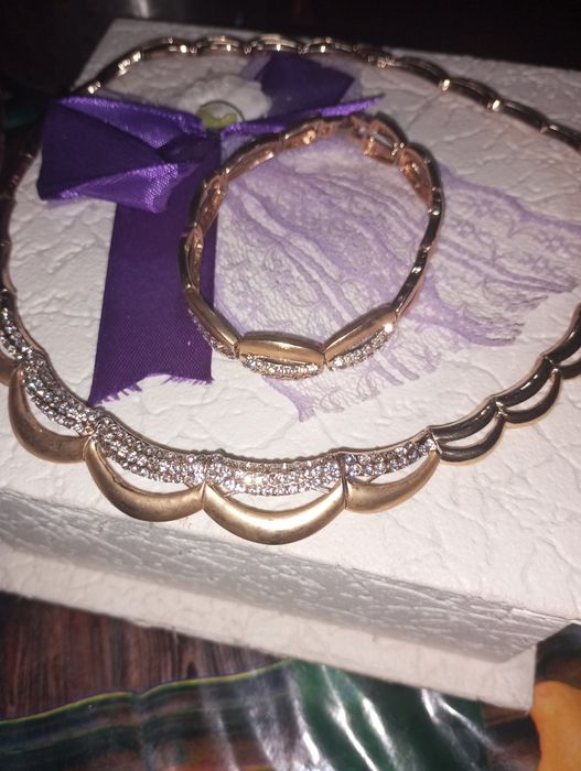 Kamplekt bijuterya holati zo'r