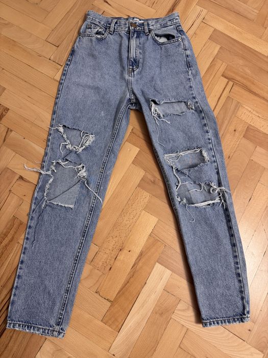 Скъсани дънки на pull and bear