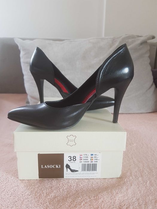 Pantofi şi sandale cu toc abia purtați