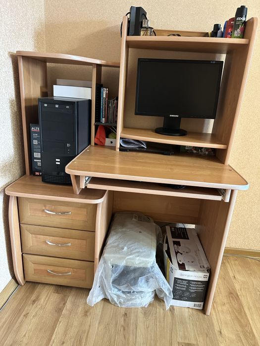 Стол компьютерный