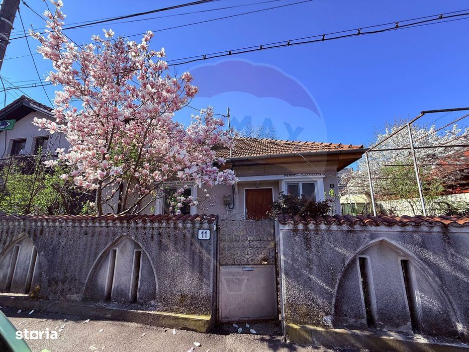 Casă de vanzare cu curte | 4 camere | Zona Gorjului | Teren generos