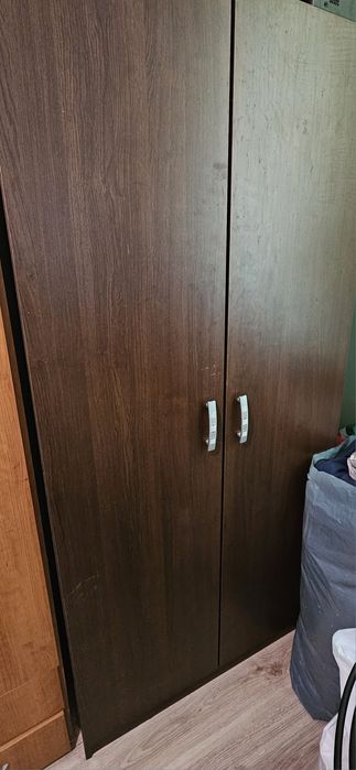 Двукрилен гардероб