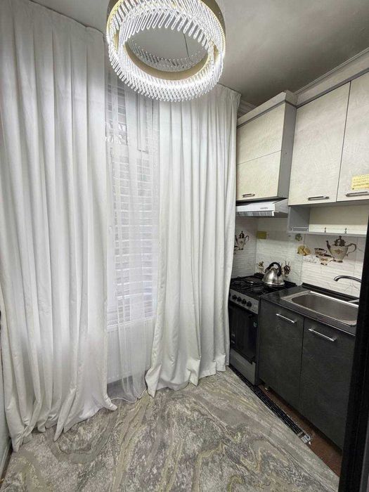 СРОЧНО Продается квартира в Mирзо Улугбек нологовой 19дом 2*3ком 1этаж