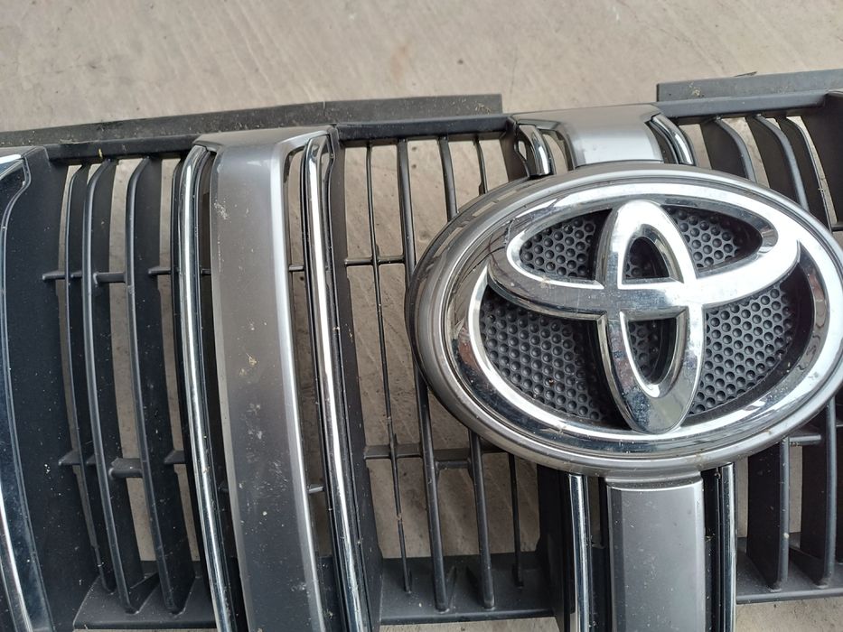 Предна решетка тойота ланд крузер прадо 150