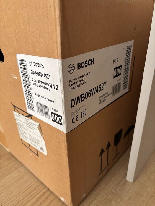 Продам НОВУЮ вытяжку Bosch