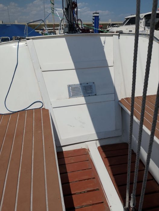 Ветеоходна лодка с мотор и теглич