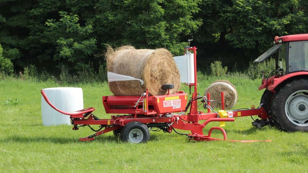 Metal-Fach Z593 Mașină de ambalat baloți tractată Metal-Fach Z593