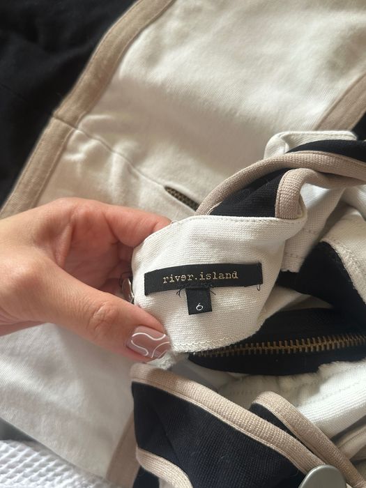 Бандажна рокля River Island