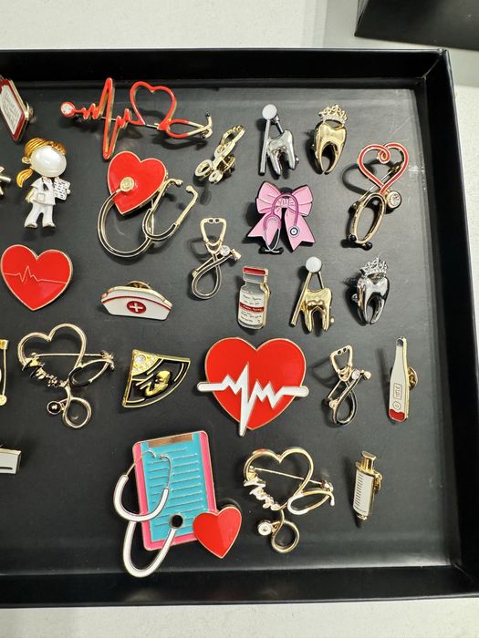 Брошки медицинские