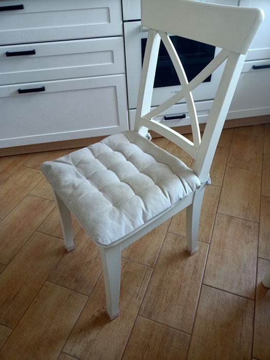 Стол обеденный белый