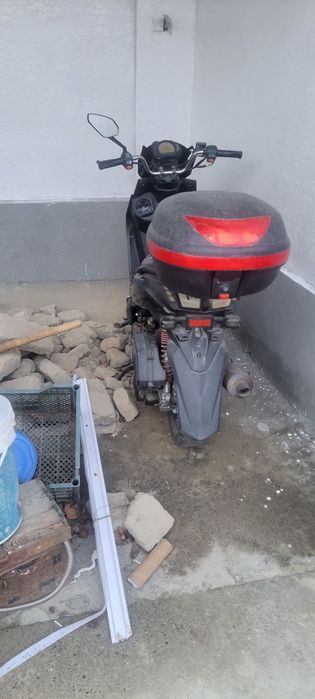 Скутер сотилади 100га 2 литр бензин йейди