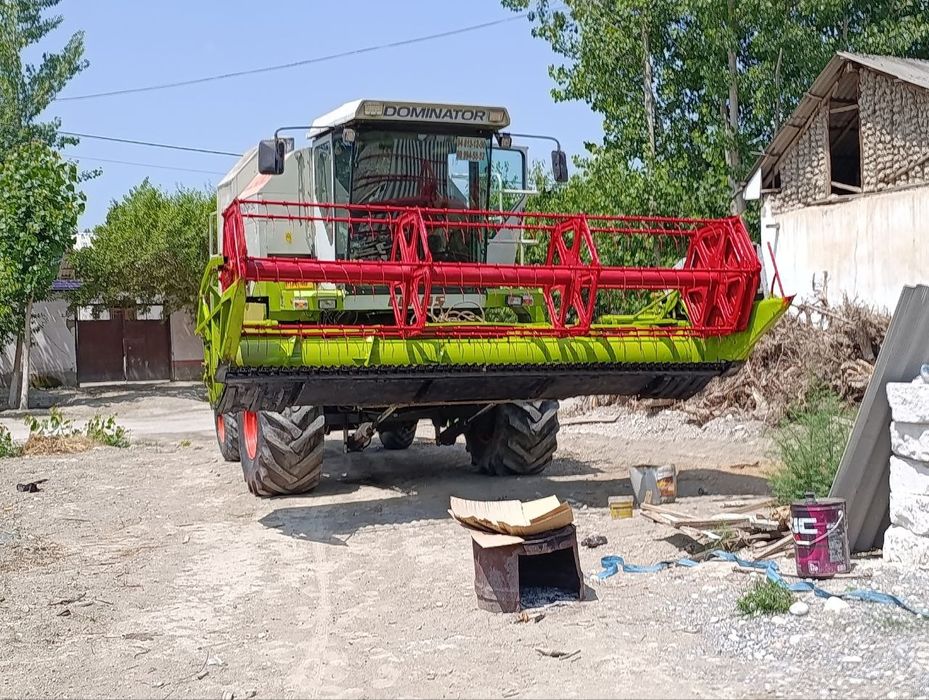 Claas Dominator 130