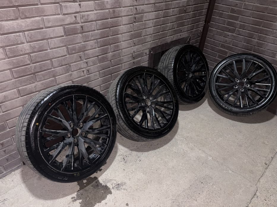 Продам диски с шинами от камри