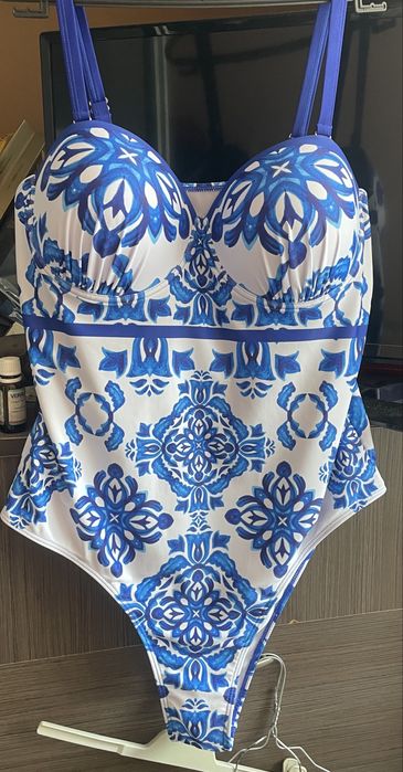 Цял бански, голям размер