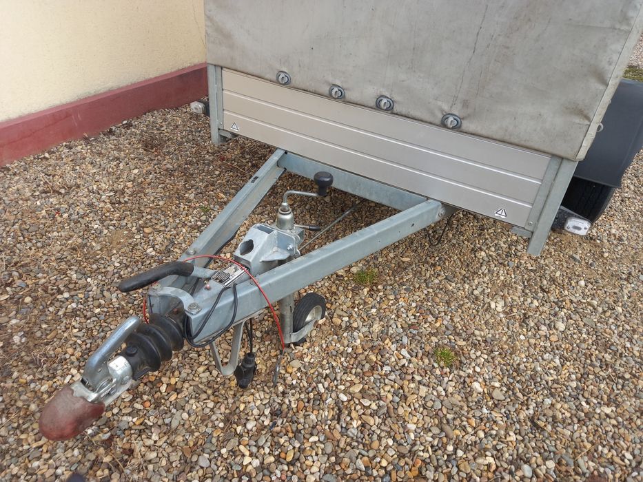 Vând remorca saris cu sistem de franare