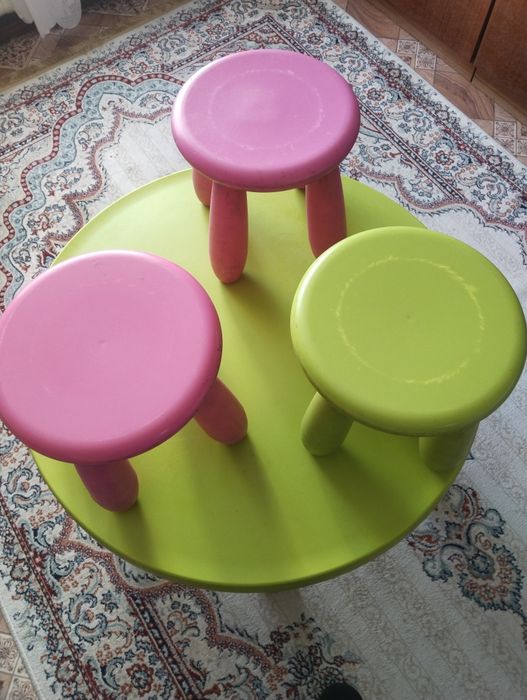 Продам стол и стулья. Фирмы "IKEA".