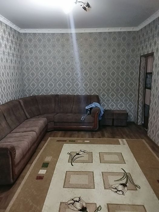 Продам 1 комнатную квартиру 4 мк 4 этаж с мебелью и оргтехникой