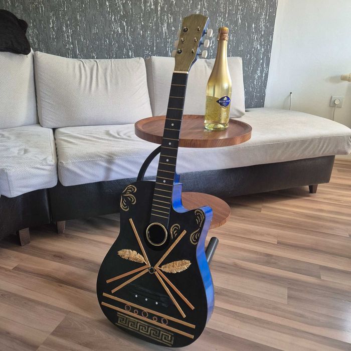 Декорирана китара