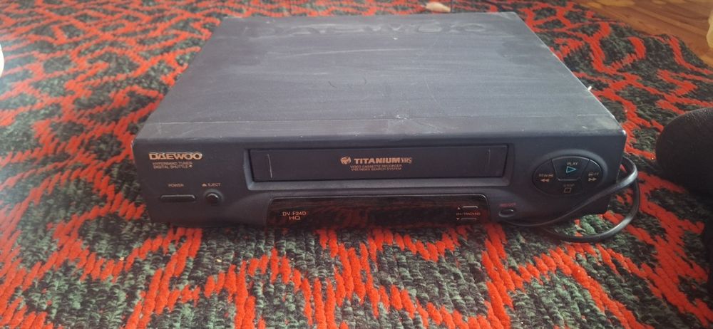 Видео магнитафон сотилади