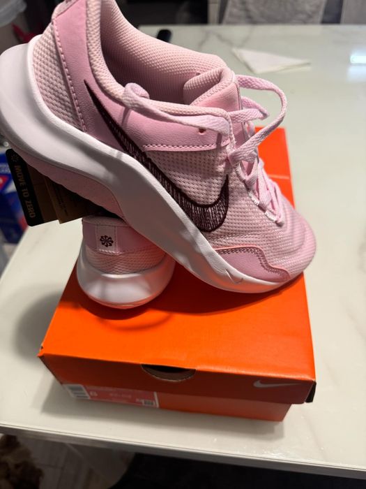 Маратонки Nike W Legend Essential 3 NN